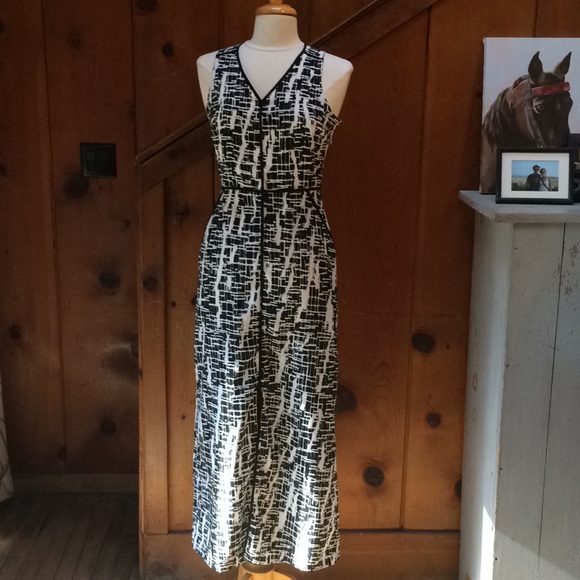 Banana Republic Dresses & Skirts - Banana Republic Maxi Dress With Slit